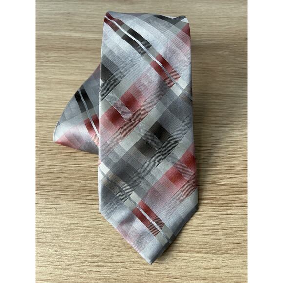 Kenneth Cole Reaction Gray, Red and White Plaid Designer 100% Silk Tie - Picture 1 of 6